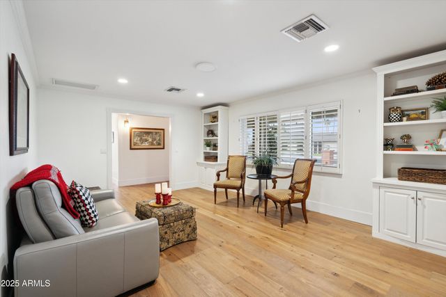 521 E CANTERBURY Lane, Phoenix, AZ 85022