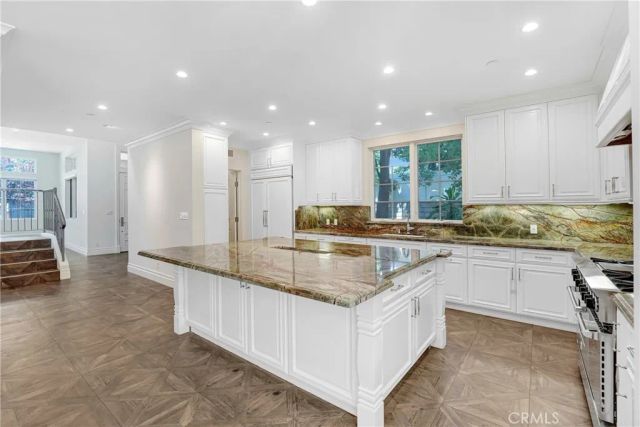 1714 W Oak, Burbank, CA 91506