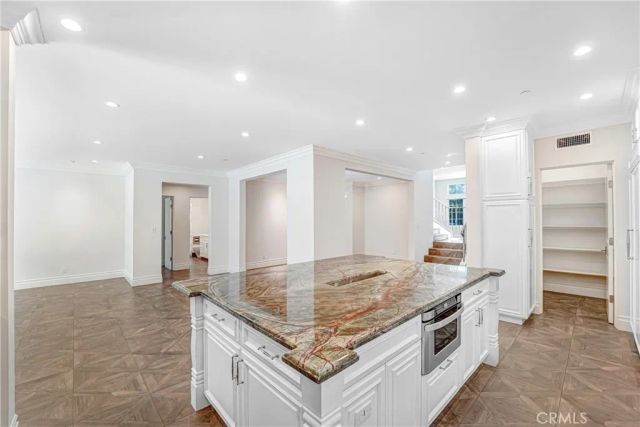 1714 W Oak, Burbank, CA 91506
