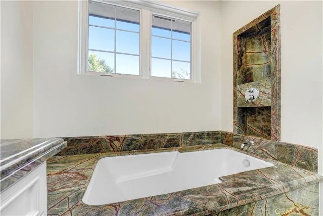 1714 W Oak, Burbank, CA 91506