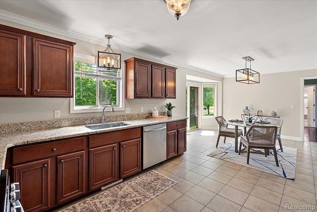 8698 Paul Drive, Washington, MI 48094