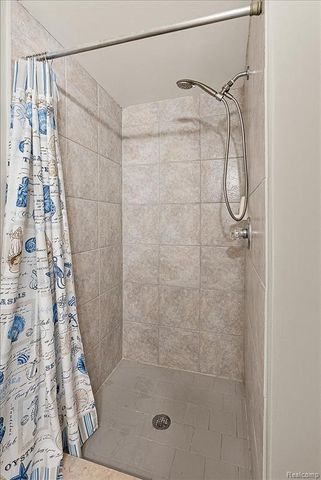 8698 Paul Drive, Washington, MI 48094