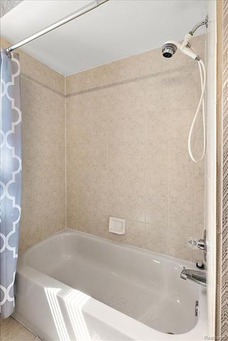 8698 Paul Drive, Washington, MI 48094