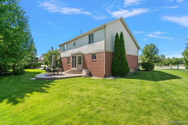 8698 Paul Drive, Washington, MI 48094