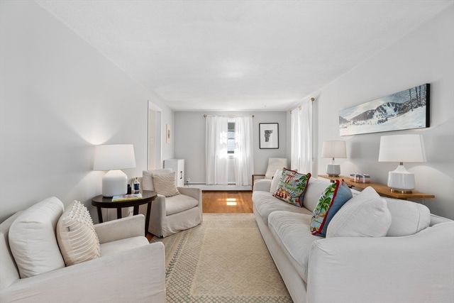 17 Duggan Ln, Milton, MA 02186