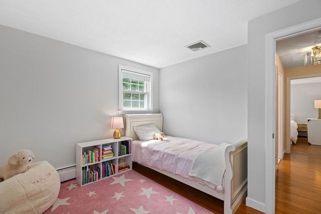 17 Duggan Ln, Milton, MA 02186