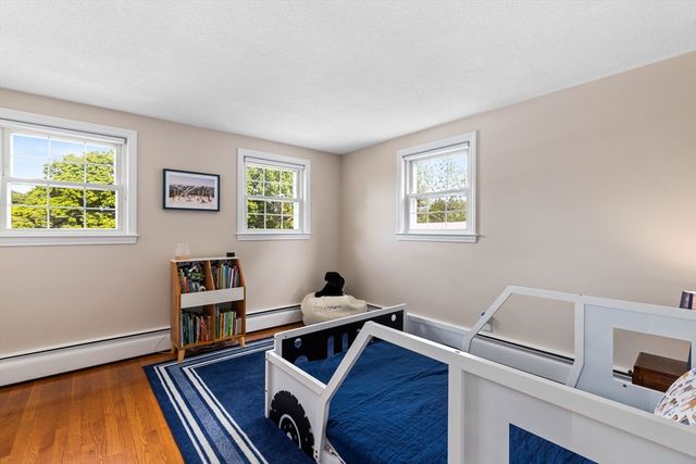 17 Duggan Ln, Milton, MA 02186