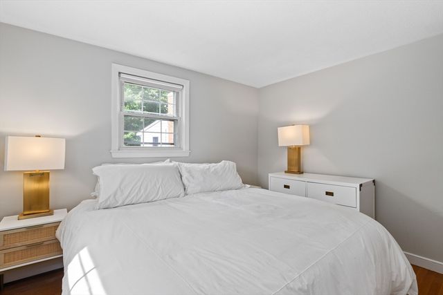 17 Duggan Ln, Milton, MA 02186