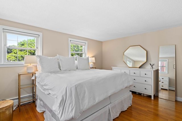 17 Duggan Ln, Milton, MA 02186