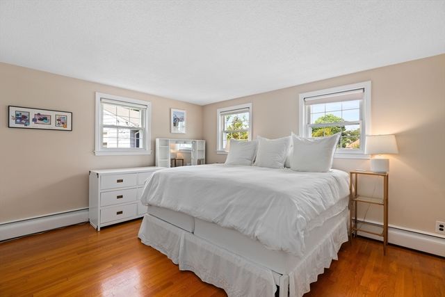 17 Duggan Ln, Milton, MA 02186