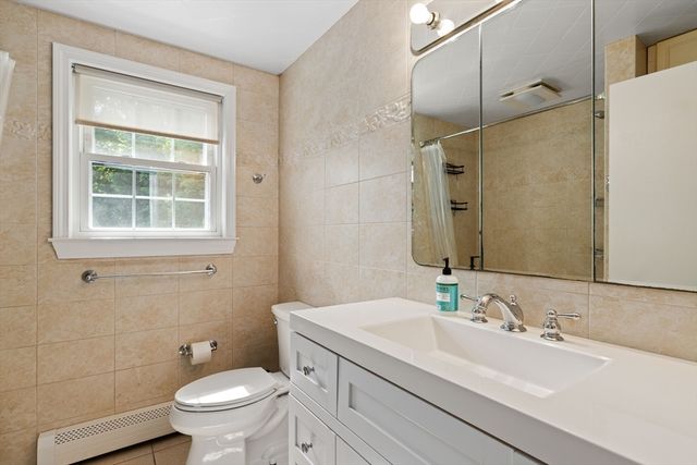 17 Duggan Ln, Milton, MA 02186