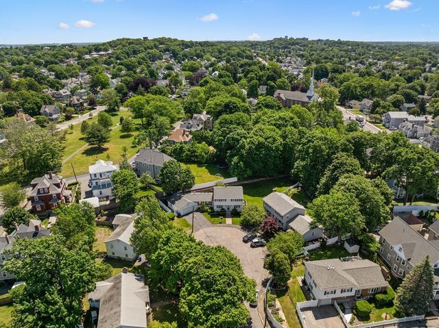17 Duggan Ln, Milton, MA 02186