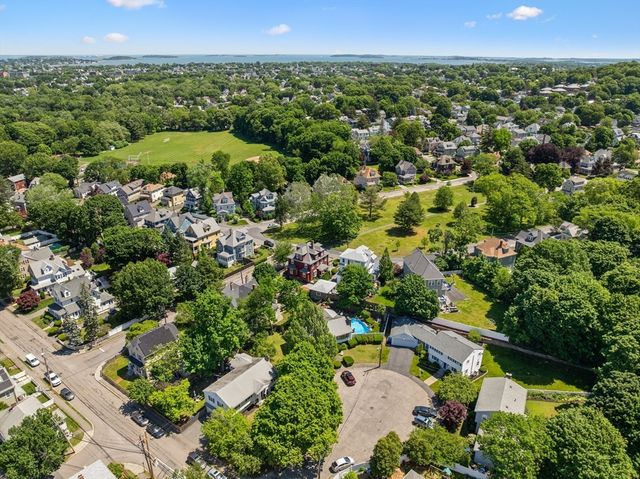 17 Duggan Ln, Milton, MA 02186