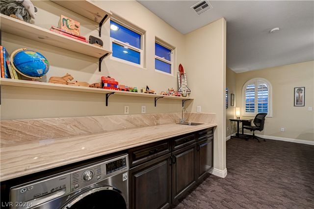 712 Tandoori Lane, Las Vegas, NV 89138