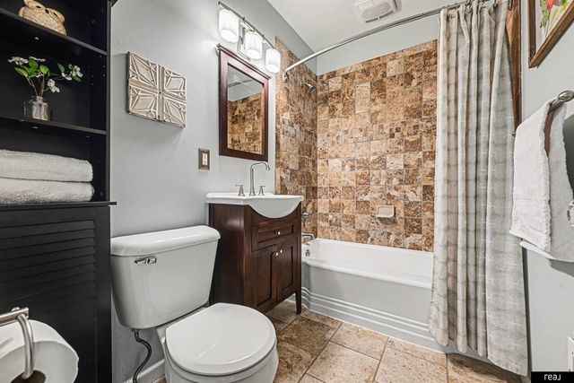 415 S Jackson Street, Papillion, NE 68046