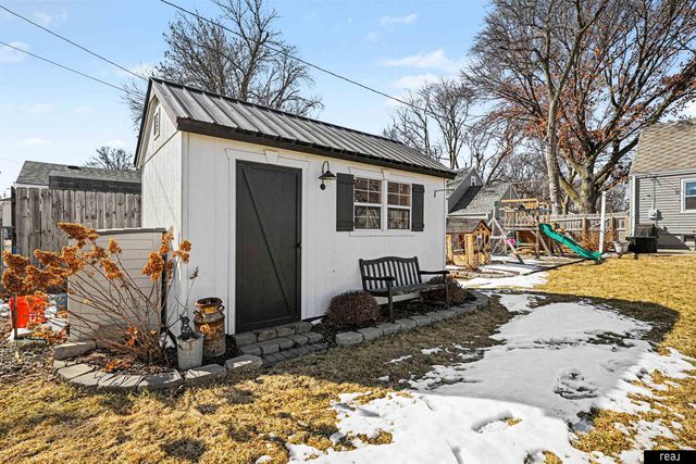 415 S Jackson Street, Papillion, NE 68046
