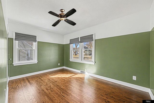 415 S Jackson Street, Papillion, NE 68046