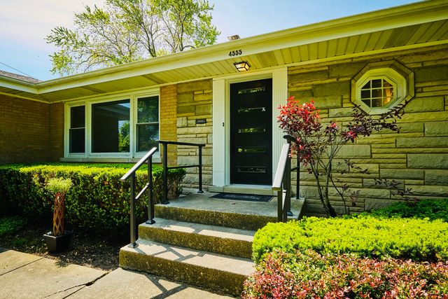 4555 Cleveland Street, Skokie, IL 60076