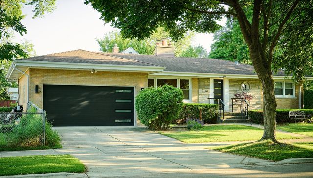 4555 Cleveland Street, Skokie, IL 60076