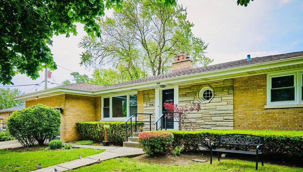 4555 Cleveland Street, Skokie, IL 60076