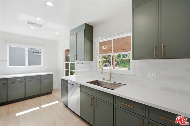 12818 Hatteras Street, Los Angeles, CA 91607