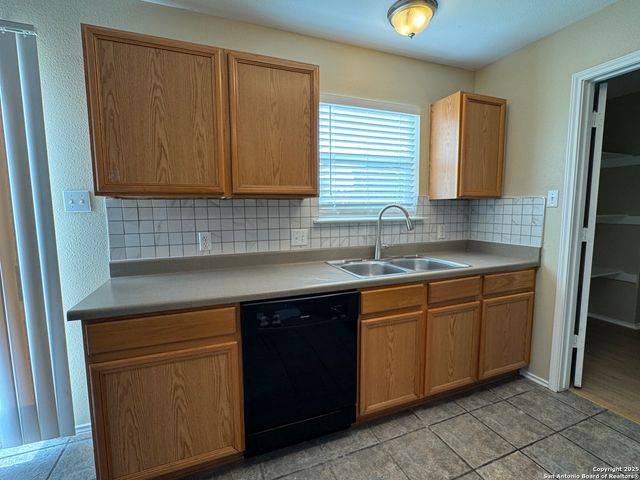 10738 Shaencrossing, San Antonio, TX 78254