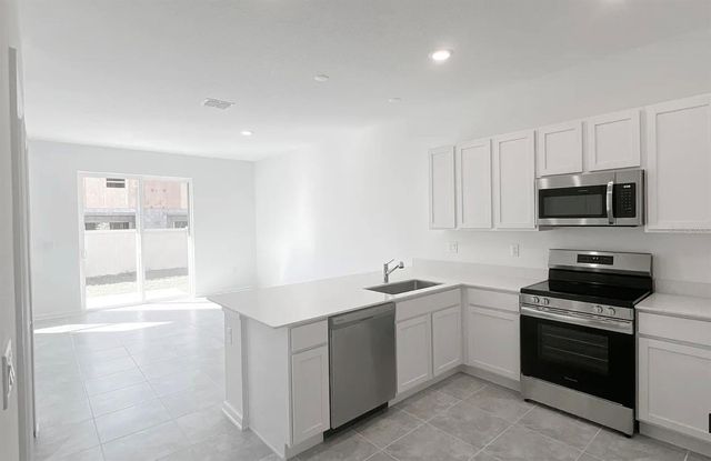 2562 SKYLINE LOOP, Kissimmee, FL 34758