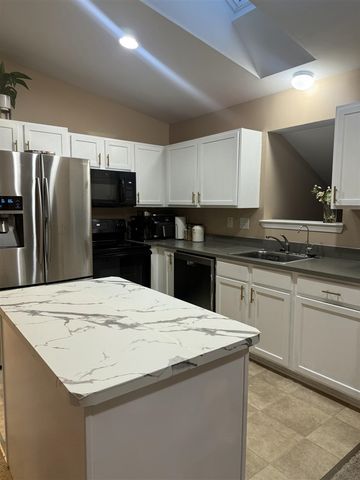 7366 Maplelawn Drive, Ypsilanti, MI 48197