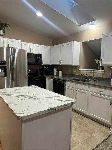 7366 Maplelawn Drive, Ypsilanti, MI 48197
