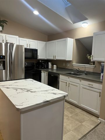 7366 Maplelawn Drive, Ypsilanti, MI 48197