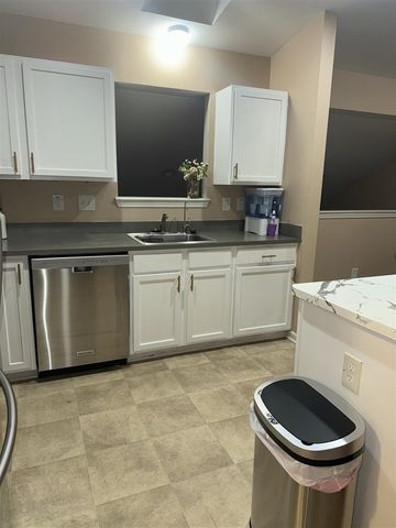 7366 Maplelawn Drive, Ypsilanti, MI 48197