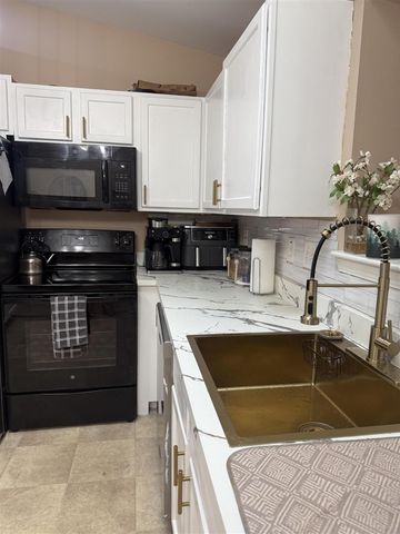 7366 Maplelawn Drive, Ypsilanti, MI 48197