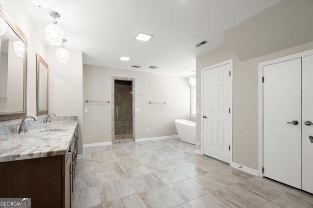 9335 Huntcliff Trace, Atlanta, GA 30350