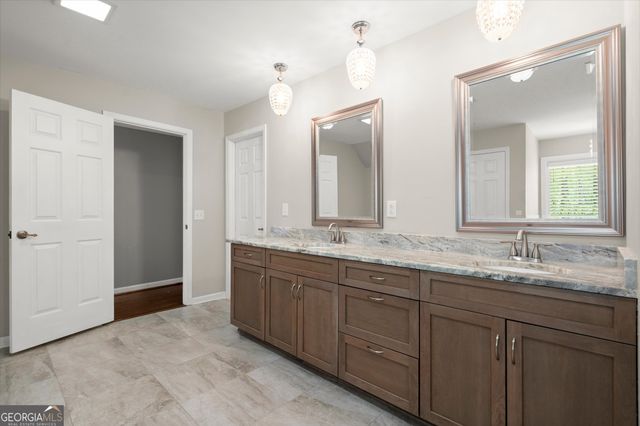 9335 Huntcliff Trace, Atlanta, GA 30350
