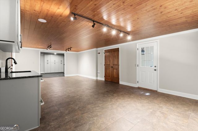 9335 Huntcliff Trace, Atlanta, GA 30350