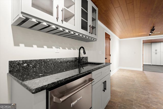 9335 Huntcliff Trace, Atlanta, GA 30350