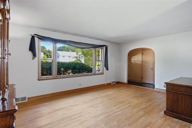 1613 Main Street, Eau Claire, WI 54701