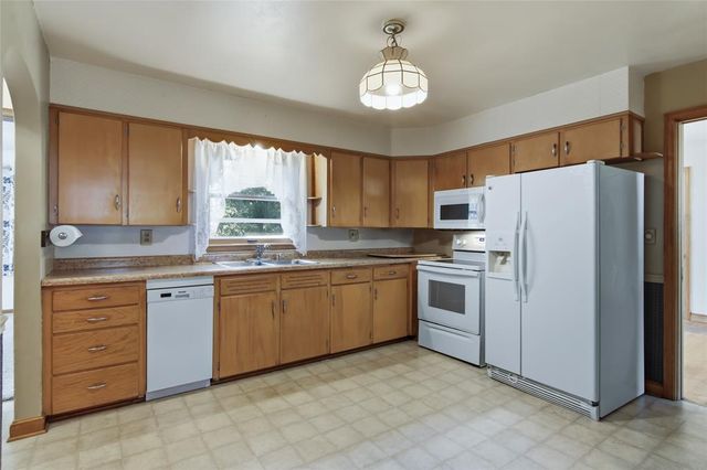 1613 Main Street, Eau Claire, WI 54701