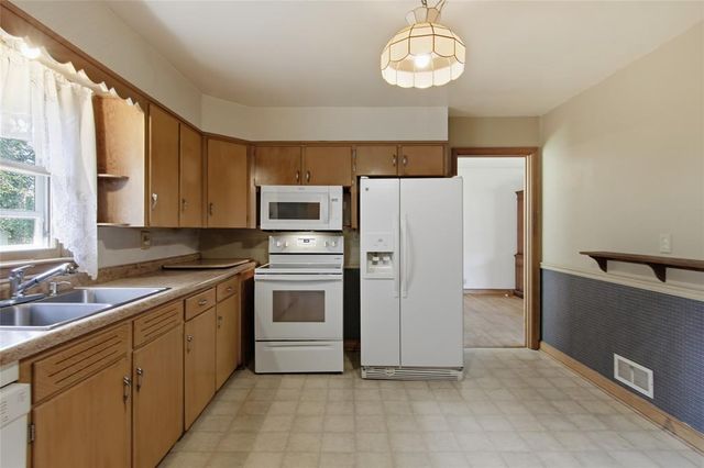 1613 Main Street, Eau Claire, WI 54701