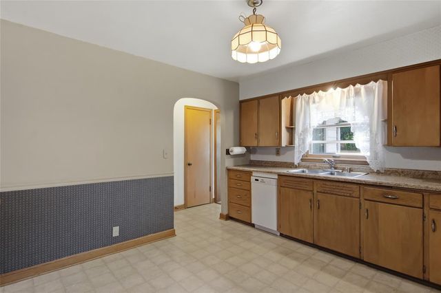 1613 Main Street, Eau Claire, WI 54701