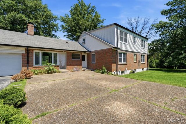 13 Terrace Gardens, Frontenac, MO 63131