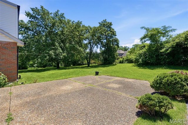 13 Terrace Gardens, Frontenac, MO 63131