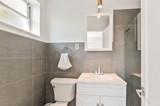 1275 Marseille Dr 35, Miami Beach, FL 33141