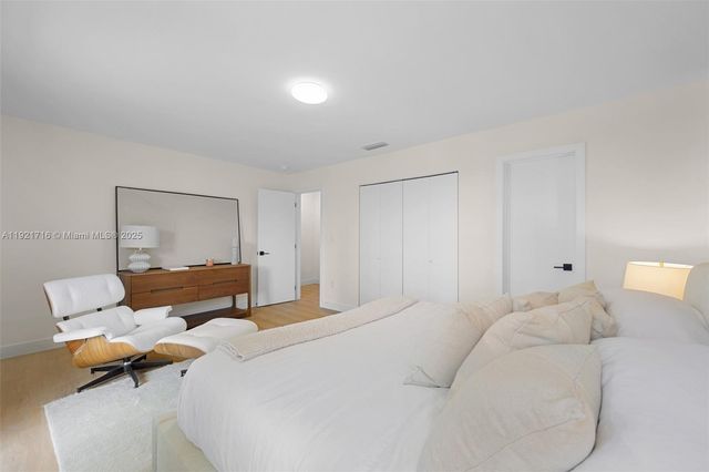 7994 Crespi Blvd, Miami Beach, FL 33141