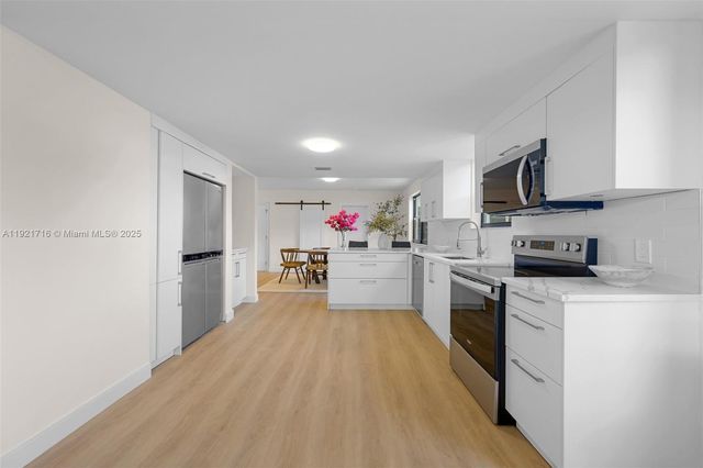 7994 Crespi Blvd, Miami Beach, FL 33141