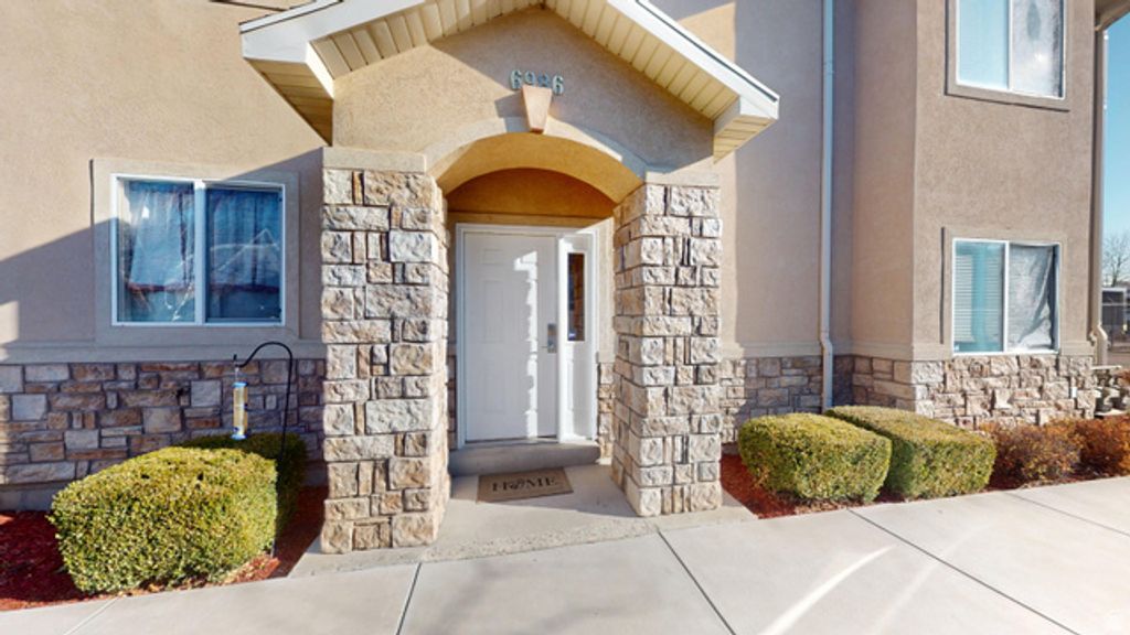 Image 14 of property listing at 6986 W HARLECH LN, West Valley City, UT 84128