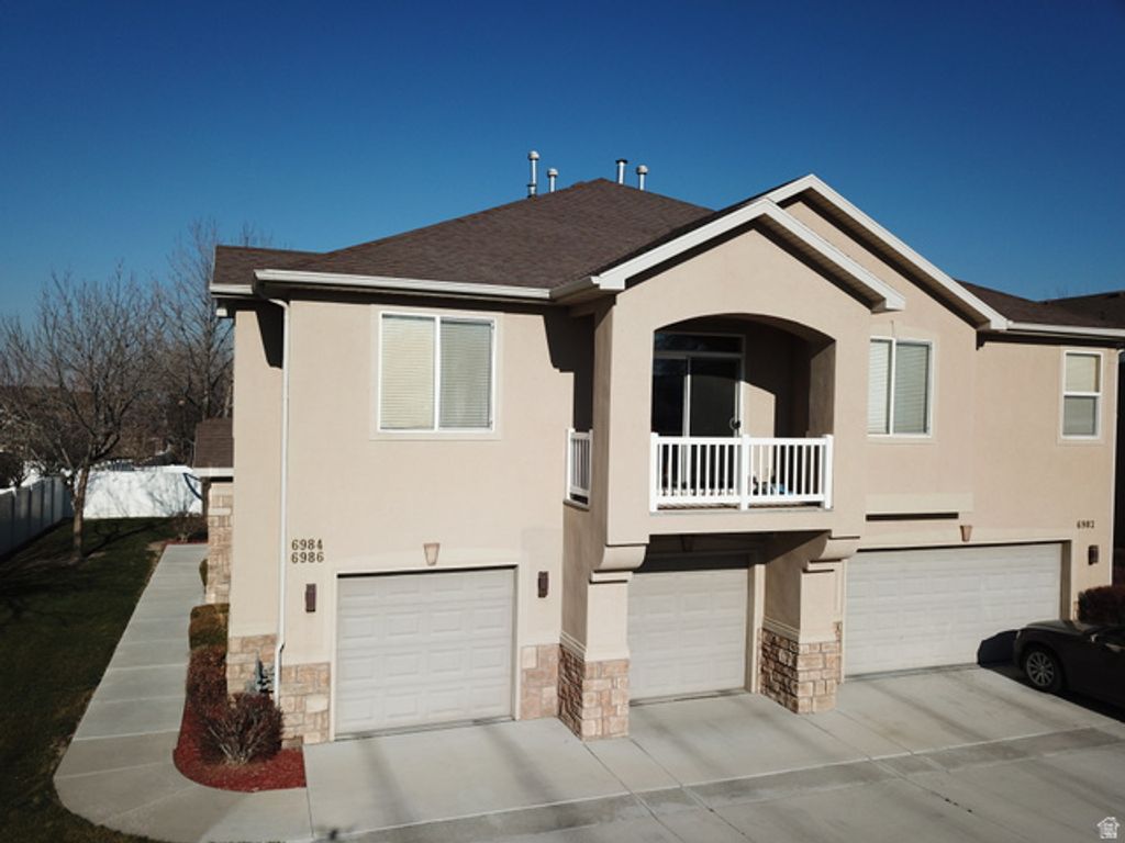Image 15 of property listing at 6986 W HARLECH LN, West Valley City, UT 84128