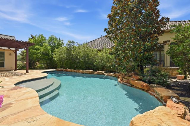 111 WHITLEY DR, Austin, TX 78738