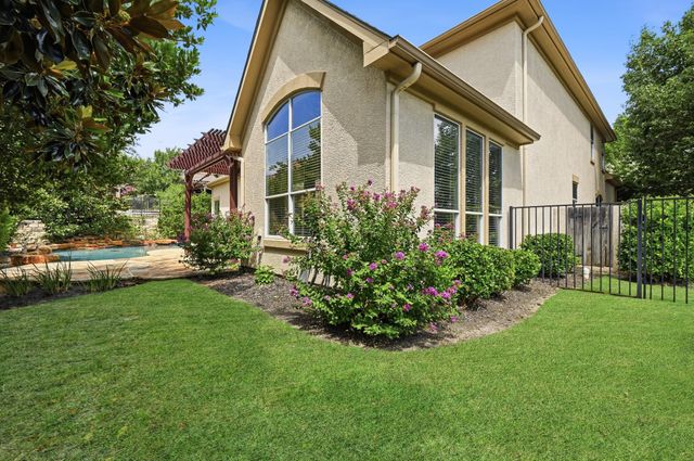 111 WHITLEY DR, Austin, TX 78738