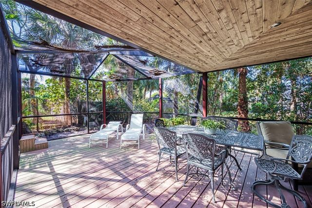 2490 Outrigger LN, Naples, FL 34104